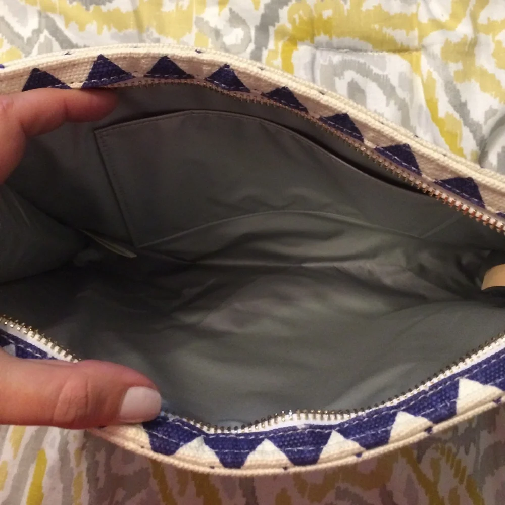 Kate Spade chevron clutch - Picture 3 of 6